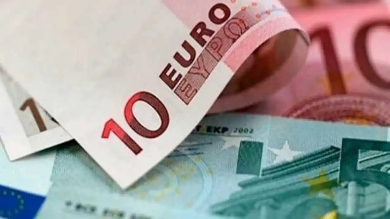 تحديثات الصرف.. تقلبات جديدة في سعر اليورو مقابل الجنيه داخل البنوك المصرية